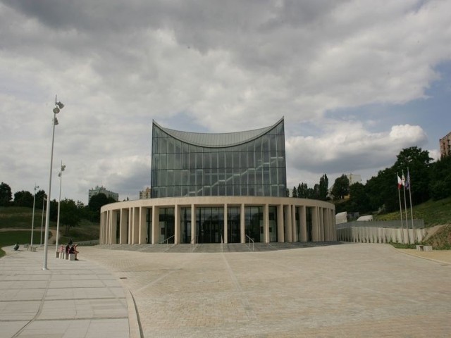 Filharmonia została otwarta z wielką pompą w maju. Ale już w lipcu i sierpniu czekają ją... poprawki. Budowlani zrobią je na własny koszt.