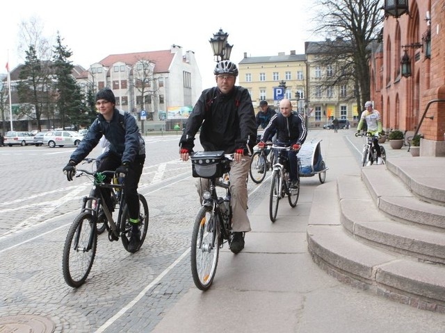 Zeszłoroczne rozpoczęcie sezonu rowerowego. Tym razem cykliści także wyruszą spod słupskiego ratusza. 