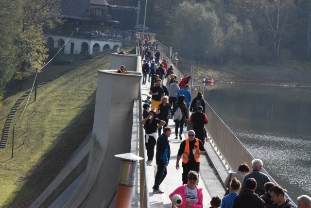 Korona zapory w Wapienicy, na co dzień zamknięta dla zwiedzających, po raz pierwszy otworzyła swoje podwoje w 2019 r. Zainteresowanie było ogromne.Zobacz kolejne zdjęcia. Przesuwaj zdjęcia w prawo - naciśnij strzałkę lub przycisk NASTĘPNE