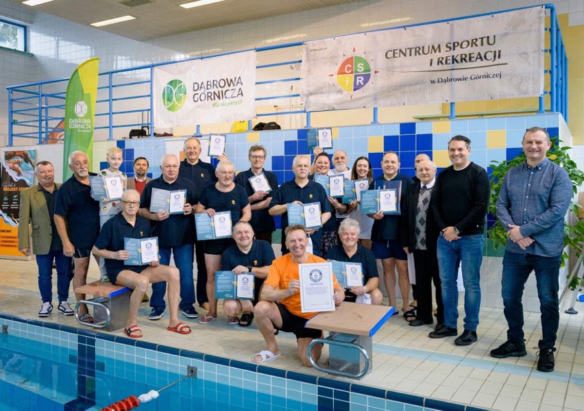 W Dąbrowie Górniczej odbyła się rekordowa lekcja pływania....