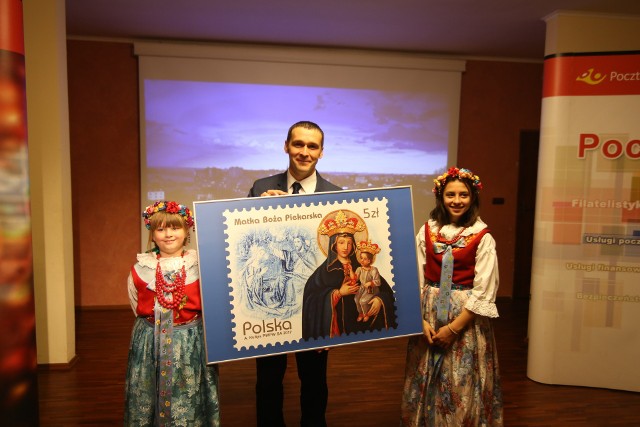 W Muzeum Sanktuaryjnym w Piekarach Śląskich odsłonięto nowy znaczek Poczty Polskiej z wizerunkiem Matki Boskiej Piekarskiej