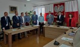 Pierwsza sesja nowej Rady Miejskiej w Głowaczowie. Ślubowanie radnych i wójta. Piotr Marek przewodniczącym. Zobacz zdjęcia