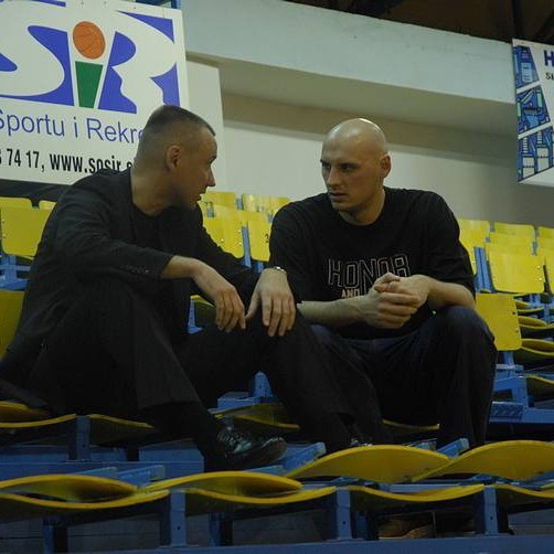 W spotkaniu 9. kolejki Dominet Bank Ekstraligi, koszykarze Energi Czarnych Slupsk przegrali z Polpharmą Starogard Gdanski 79:98.