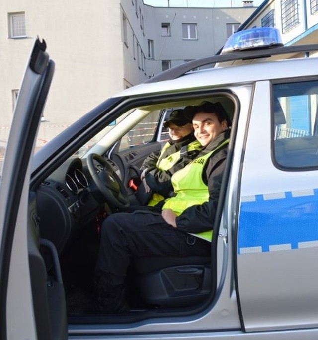 Nowy radiowóz trafił do wydziału prewencji Komendy Powiatowej Policji w Ostrowi Mazowieckiej