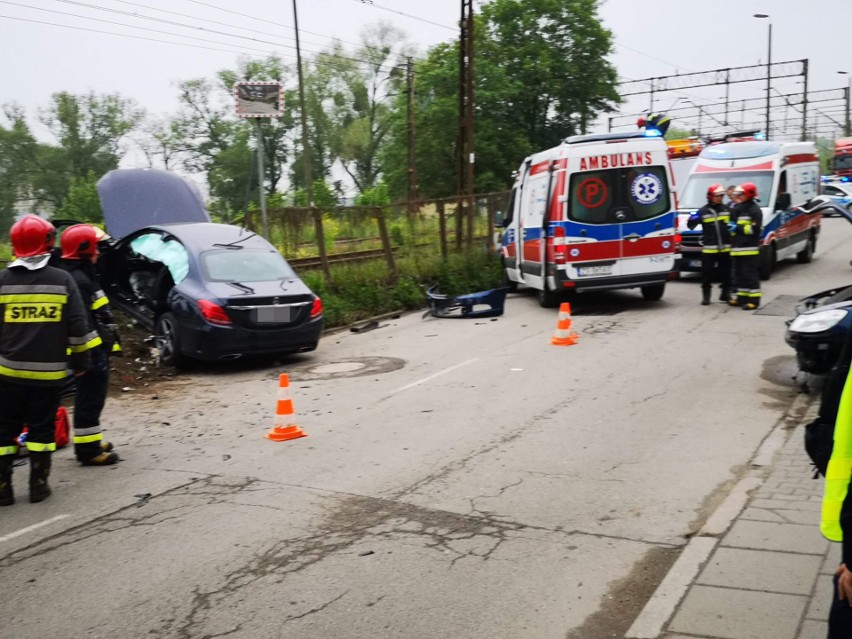 Wypadek na ul. Nad Odrą w Szczecinie. Zderzyły się dwa samochody [ZDJĘCIA]