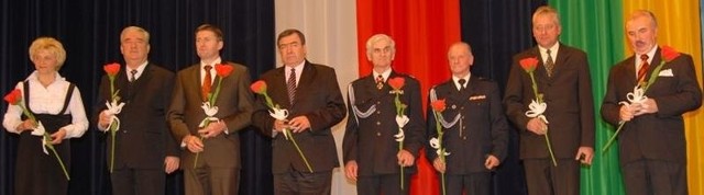 Część z osób odznaczonych &#8222;Za Zasługi dla Miasta Ostrołęki&#8221;