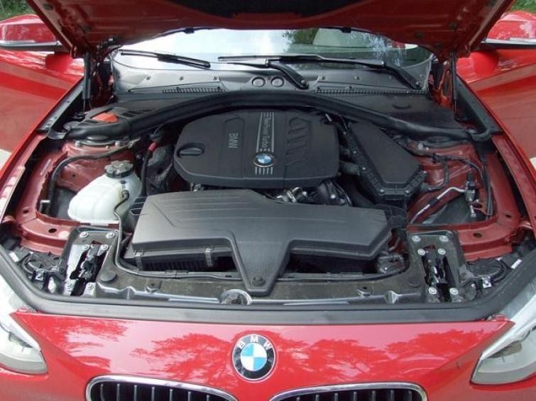 BMW 118d z dwulitrowym turbodieslem N47D20, wyposażonym w...