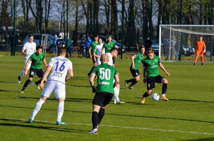 3 liga. Lewart Lubartów - Stal Stalowa Wola 1:2. Zielono-czarni wygrali w dramatycznych okolicznościach po golu doliczonym czasie! (ZDJĘCIA)