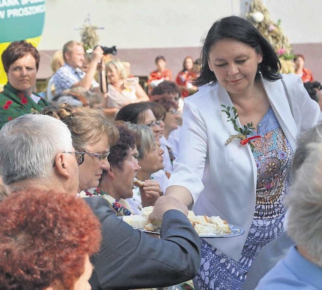 W niedzielnych dożynkach gminnych w Koczanowie Iwona Latowska uczestniczyła już jako asystent burmistrza