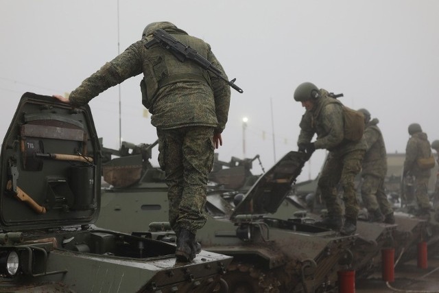 Rosyjskie wojska mogą - według Mychaiła Podoljaka, doradcy prezydenta Ukrainy - uderzyć na inne sąsiednie kraje
