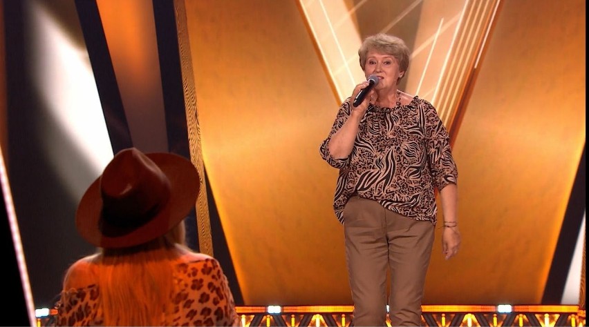 Mieszkanka Bądkowa zaśpiewała w TVP w The Voice Senior. Pani Elżbieta ma 66 lat