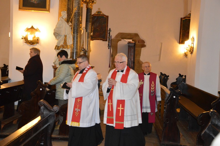 Nabożeństwo drogi krzyżowej w Jemielnicy w dniu modlitwy i...