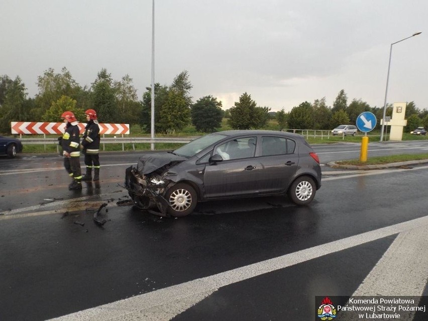 Wypadek na obwodnicy Lubartowa. Trzy osoby zabrano do szpitali (ZDJĘCIA)