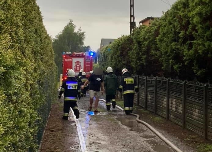 Przy ulicy Wrzosowej w Radlinie zapalił się dom....