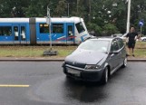 Wypadek tramwaju i samochodu na ul. Milenijnej (ZDJĘCIA)