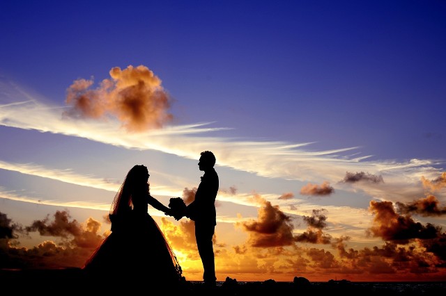 Ślub bez księdza i Urzędnika Stanu Cywilnego? To możliwe dzięki zawarciu związku małżeńskiego w trakcie tzw. ślubu humanistycznego.