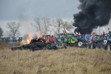 Rolnicy zablokowali drogę krajową S7 w Nowym Dworze Gdańskim. Kolejny dzień protestów