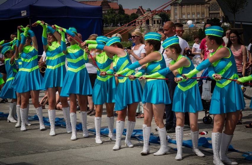 Huczna parada na zakończenie Dni Morza i Samba Port Festival [ZDJĘCIA]