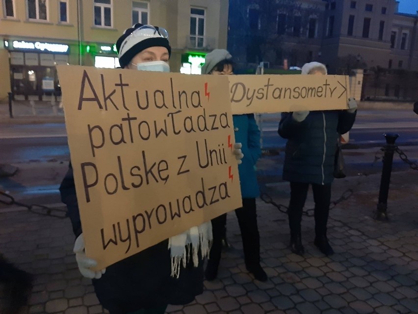 Strajk Kobiet w Lublinie. Policja próbowała zatrzymać protest. Na koniec legitymowała uczestników. Czytaj relację
