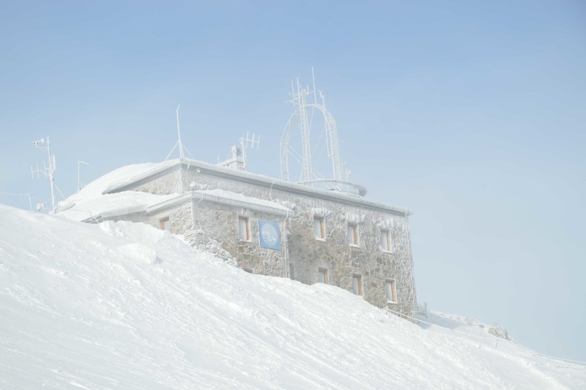 Tatry. Kasprowy Wierch oblężony przez narciarzy i turystów [ZDJĘCIA]