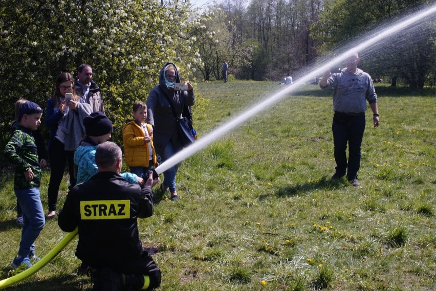 Poznań: Charytatywny piknik na plaży w Strzeszynku. Strażacy zbierali pieniądze dla potrzebujących dzieci