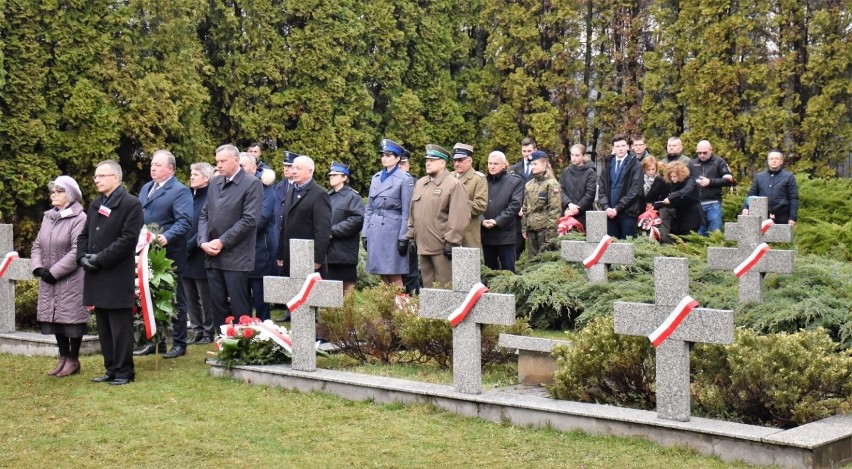 Włodawa. Oddali hołd ofiarom zbrodni katyńskiej. W uroczystościach uczestniczyło Wojsko Polskie i estońska Grupa Zadaniowa