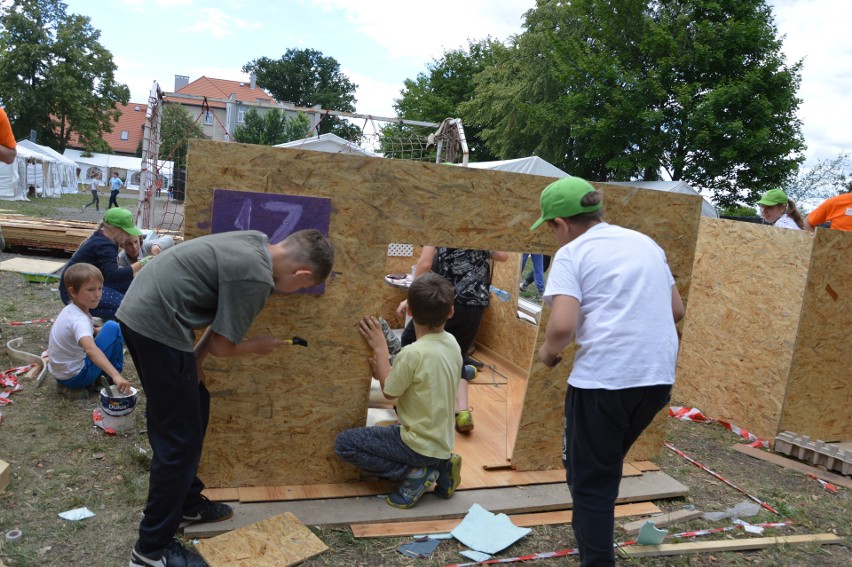190 dzieci z województw opolskiego i śląskiego, Niemiec i Rumunii buduje dziecięce miasto przy stowarzyszeniowej szkole w Opolu - Malinie 