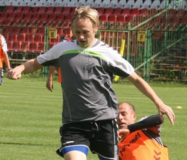 Grzegorz Lech nie zagra przez najbliższe kilka tygodni po zwichnięciu stawu łokciowego podczas treningu. 
