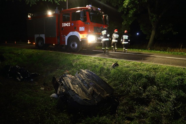 Do wypadku doszło w miejscowości Twarda Góra, na drodze wojewódzkiej nr 377.Dlaczego warto nosić odblaski? Mówi Sławek Piotrowski.