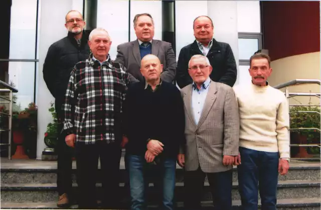 W górnym rzędzie od lewej: Eugeniusz Dobiński, Zbigniew Zawada (gospodarz koła), Jerzy Majerowicz. W dolnym rzędzie od lewej: Zbigniew Cygan, Józef Wanat, Henryk Gowarzewski i Wiesław Zaporowski