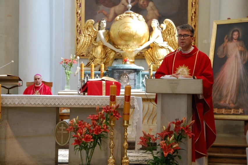 Pątnicy dotarli w sobotę do sanktuarium Świętego Krzyża