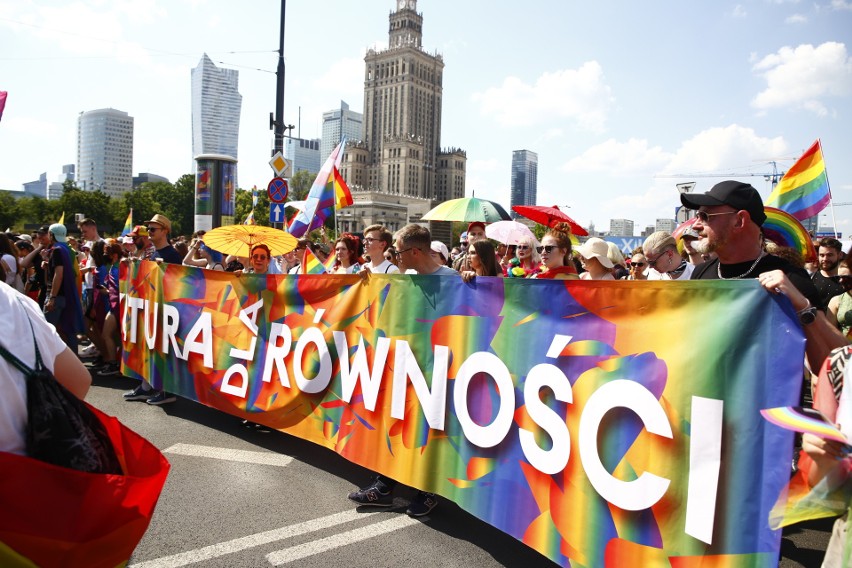 Parada Równości 2021 [ZDJĘCIA] Tęczowy marsz przeszedł ulicami Warszawy