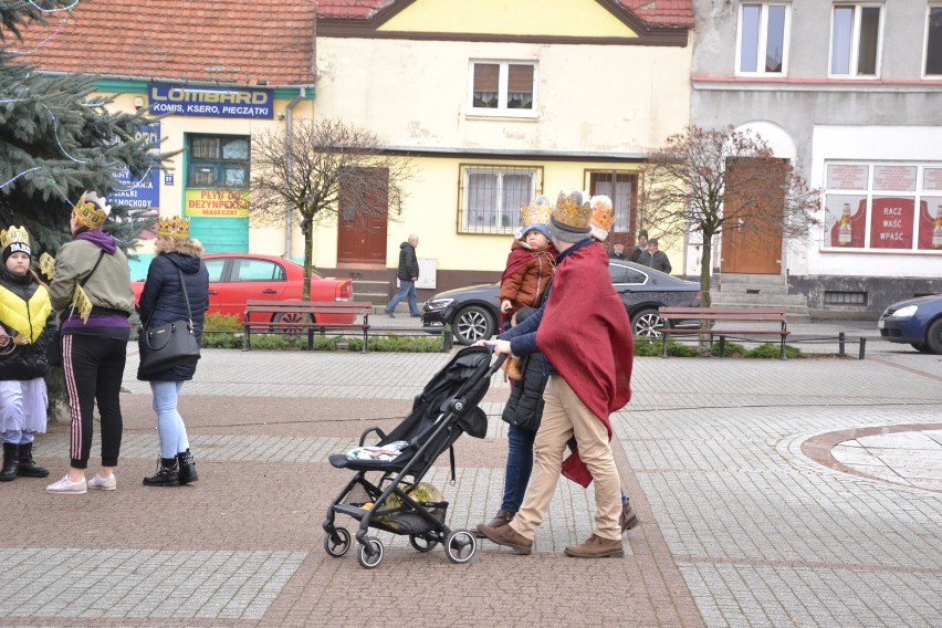 Bardzo kolorowy Orszak Trzech Króli przeszedł ulicami Lipna. Jakże było radośnie! 