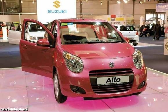 Suzuki alto ma krągłe nadwozie z dominującą kratkę wlotu powietrza. Dzięki temu sylwetka jest sportowa (fot. Mariusz Kapała)