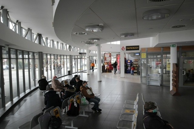 Dworzec w Tarnowskich Górach stał się tematem sporu. W poniedziałek, 18 grudnia włodarze ośmiu gmin i miast wystosowali pismo do członków GZM.