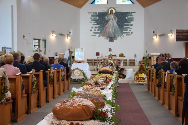 To były dożynki powiatowe, gminne i parafialne. W kościele...