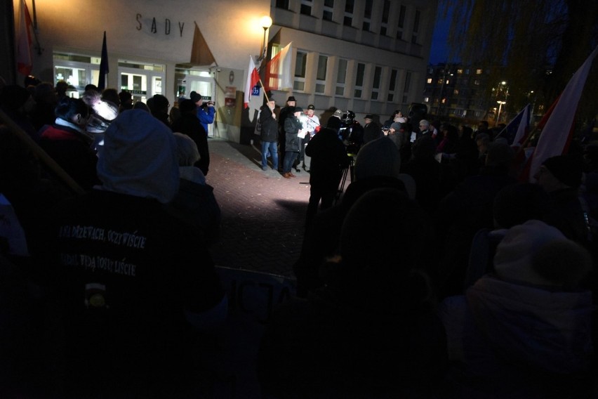 Demonstracja Solidarni z Sędziami w Częstochowie w obronie niezawisłości sądów