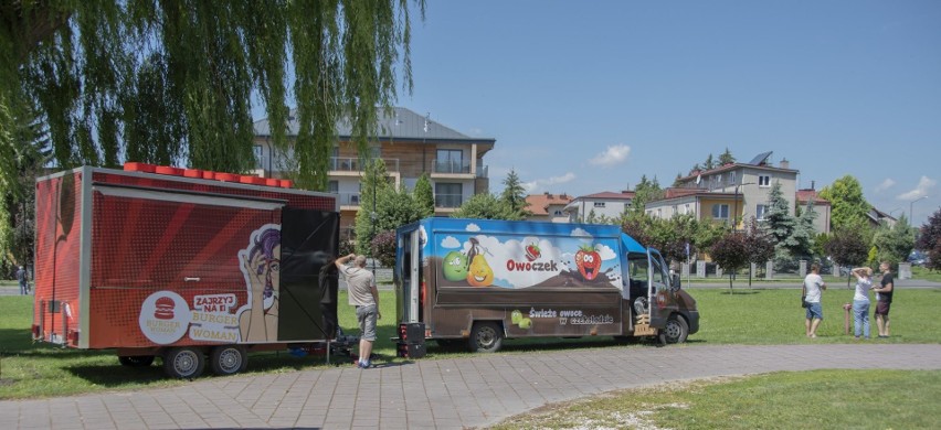 Żarciowozy stanęły w Busku- Zdroju. 15 Food Trucków oferuje kuchnie z całego świata [ZDJĘCIA, WIDEO]