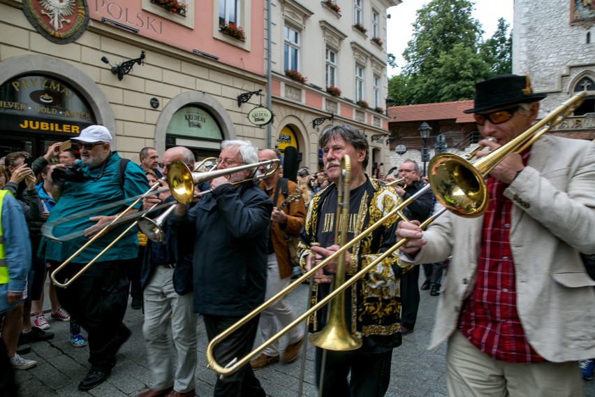 Kraków. Niedziela Nowoorleańska 2018. Koncerty jazzowe na scenie pod Ratuszem [ZDJĘCIA]