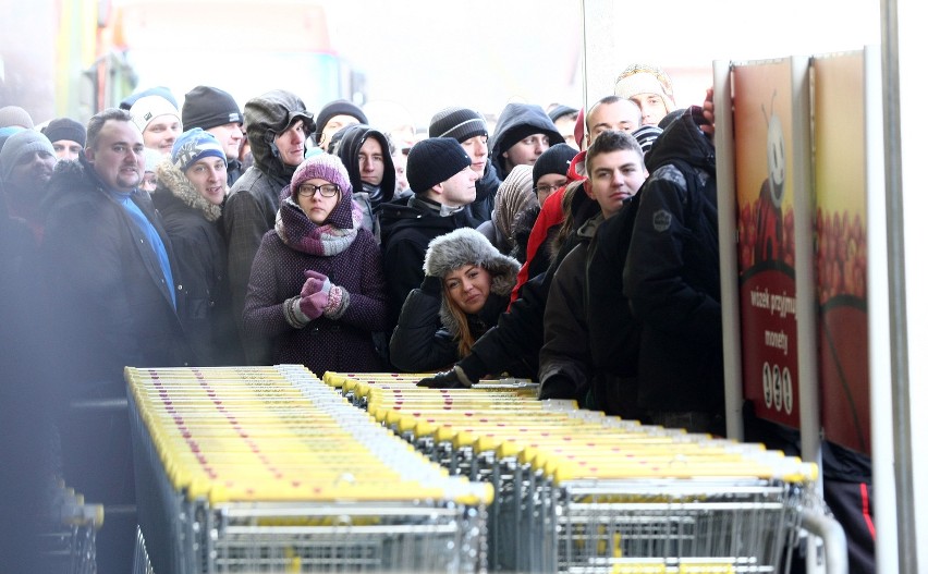 Otwarcie nowej Biedronki na Dąbrowskiego przy Kilińskiego w...