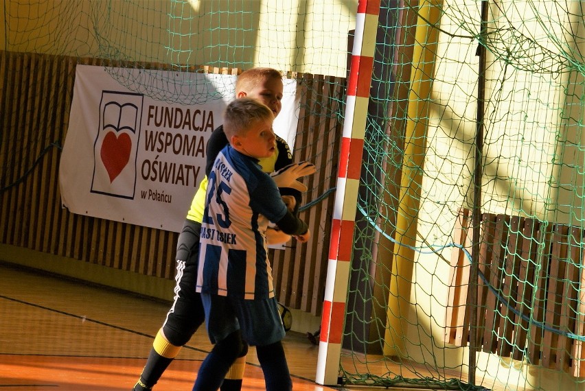 W Połańcu odbył się halowy turniej piłkarski o Puchar Prezesa [DUŻO ZDJĘĆ]