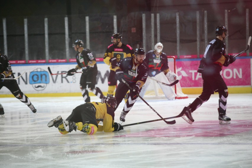 Tauron KH GKS Katowice wziął rewanż na GKS Tychy (5:2). Na...