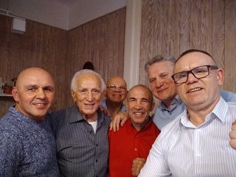 Niesamowita ekipa bokserów u trenera Henryka Kozieła (drugi z lewej)