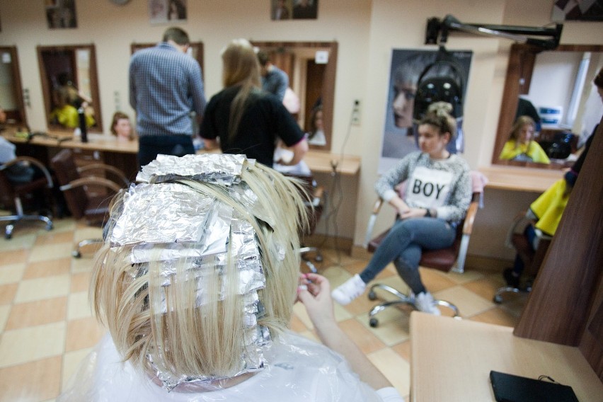 Dzień otwartej pracowni fryzjerskiej w CKP w Słupsku [zdjęcia, wideo]