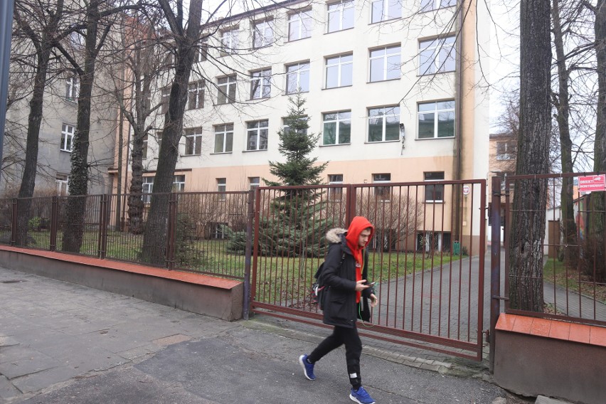 Zgodne głosowanie radnych PiS... i PO. Jezuici otworzą w Łodzi szkołę, choć zbuntowało się aż dziesięcioro radnych Hanny Zdanowskiej