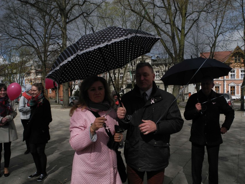 Dziś Światowy Dzień Walki z Rakiem. Marsz Różowej Wstążeczki w Bytowie (ZDJĘCIA)