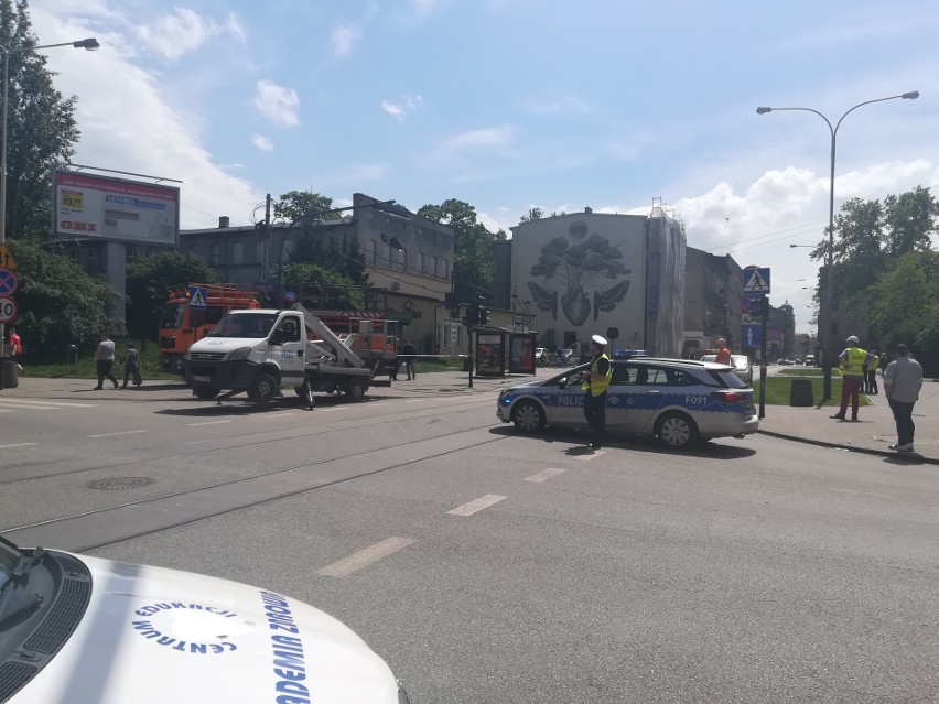 Ciężarówka zerwała trakcję tramwajową na ul. Kilińskiego. Tramwaje i autobusy jeżdżą objazdami