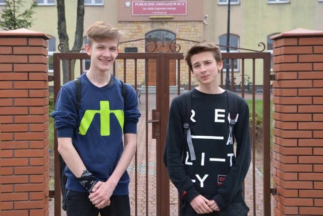Konrad Kalinkowski i Oskar Syroka z klasy IIID Publicznego Gimnazjum nr 2 w Kozienicach zgodnie przyznają, że najbardziej obawiają się egzaminu z matematyki, a najmniej z języka angielskiego.
