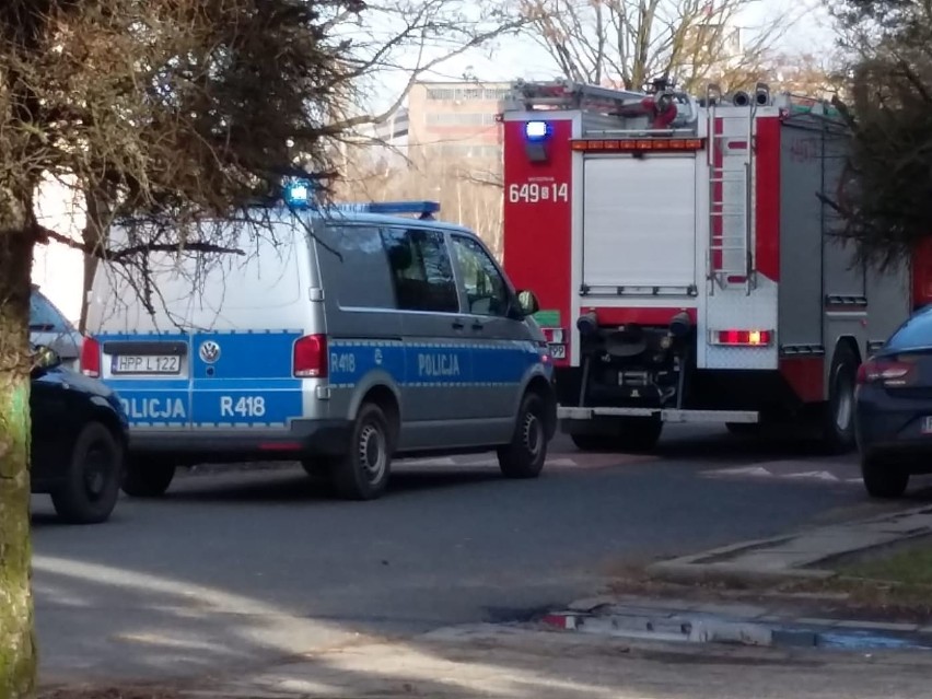 Straż pożarna i policja zostały wezwane do Lędzin na osiedle...