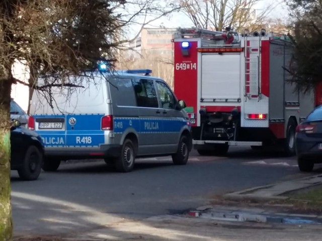 Straż pożarna i policja zostały wezwane do Lędzin na osiedle przy Długosza.